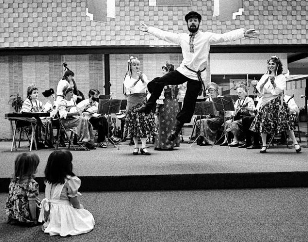Tucson Time Capsule: Russian dance at El Con Mall  