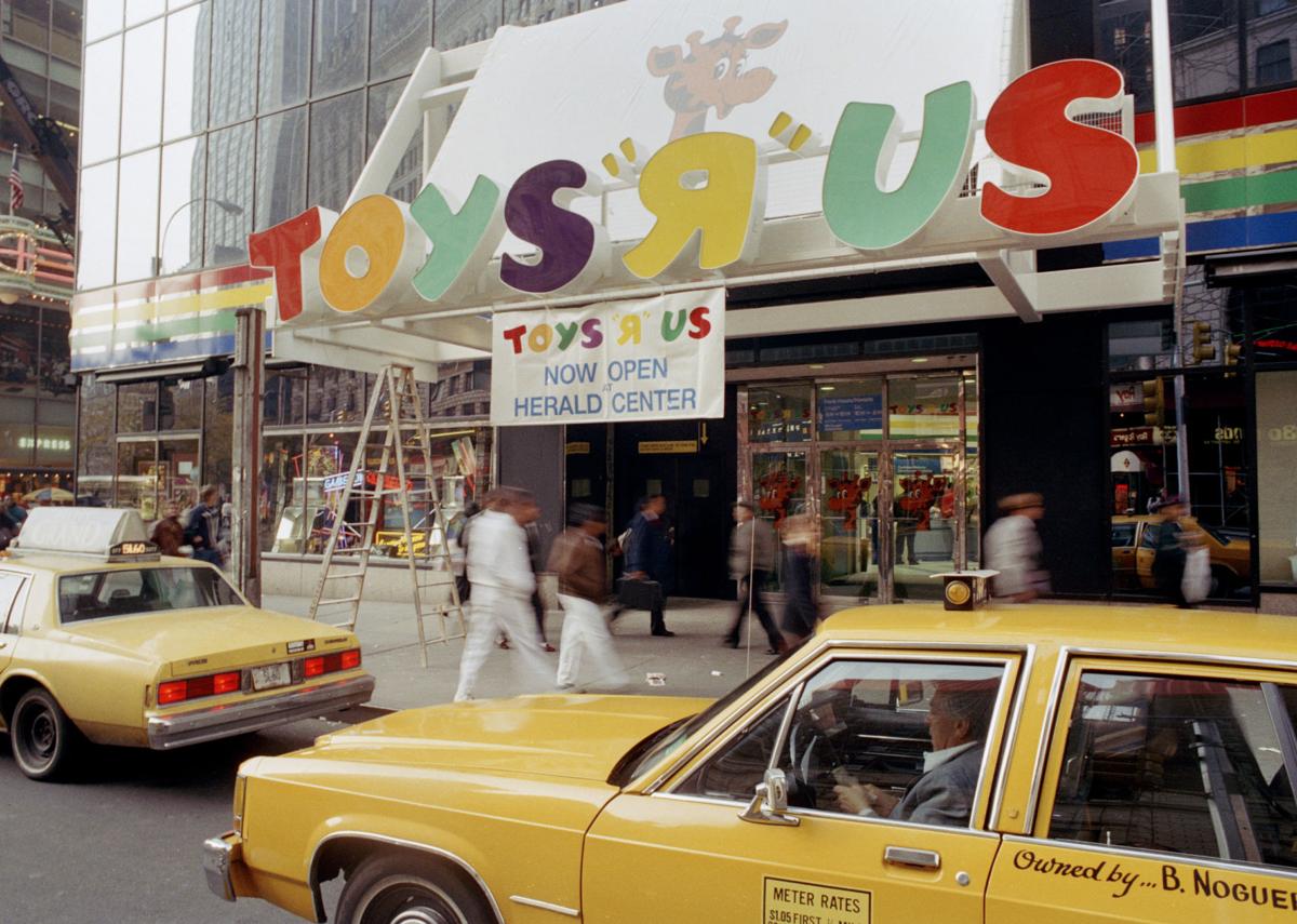 The Toys “R” Us Bankruptcy and Private Equity - The Atlantic