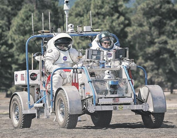 Ariz. volcanic bed test site for moon spacesuits, rover  