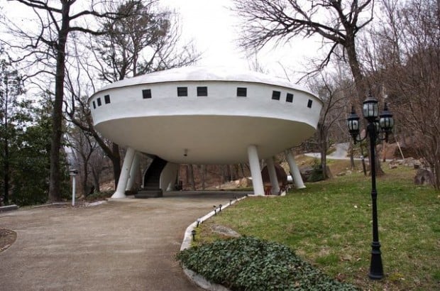 Tenn. house for sale: Space aliens welcome  