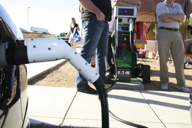 Tucson tech: Rapid-charge facility for electric cars opens on I-10