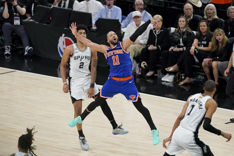 BASKETBALL-NBA-SAS-NYK/