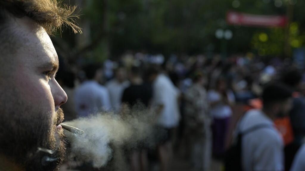 Your marijuana smoke in my nose? Arizona lawmakers say 'no'