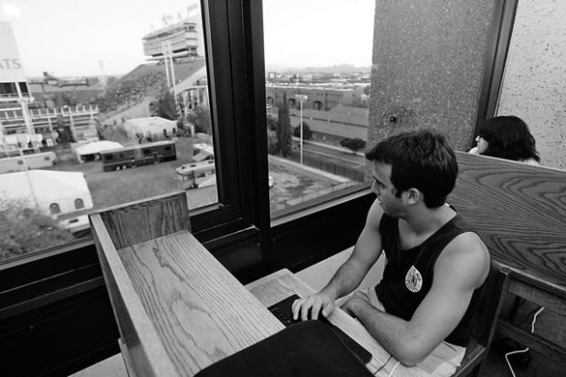 Thin crowd gets money's worth at UA stadium bash  