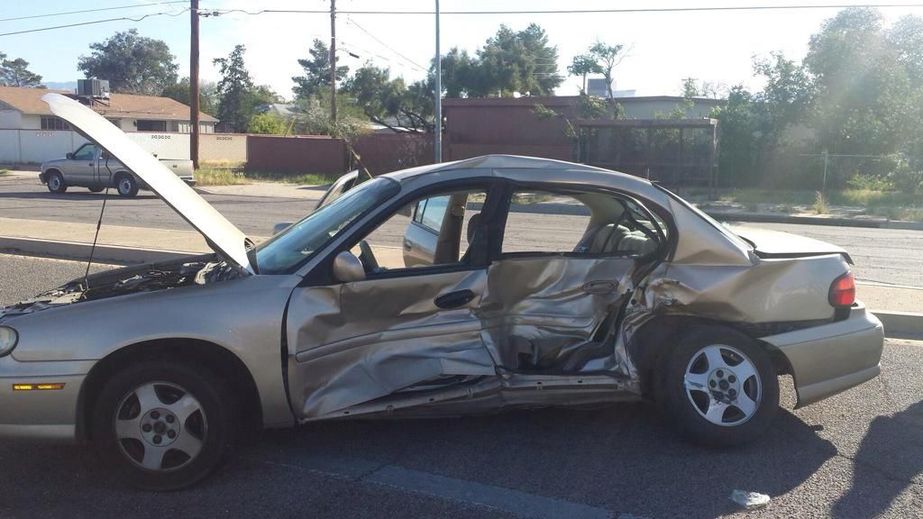 Crash near South Wilmot Road sends 6 to hospital