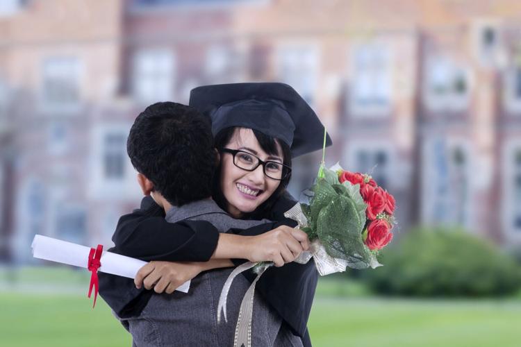 A good guideline is for students to keep the total amount borrowed below what you expect to earn in your first year out of school, writes Jill Schlesinger.