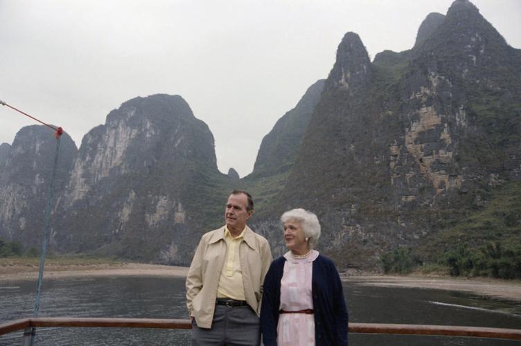 1985: George and Barbara Bush in China
