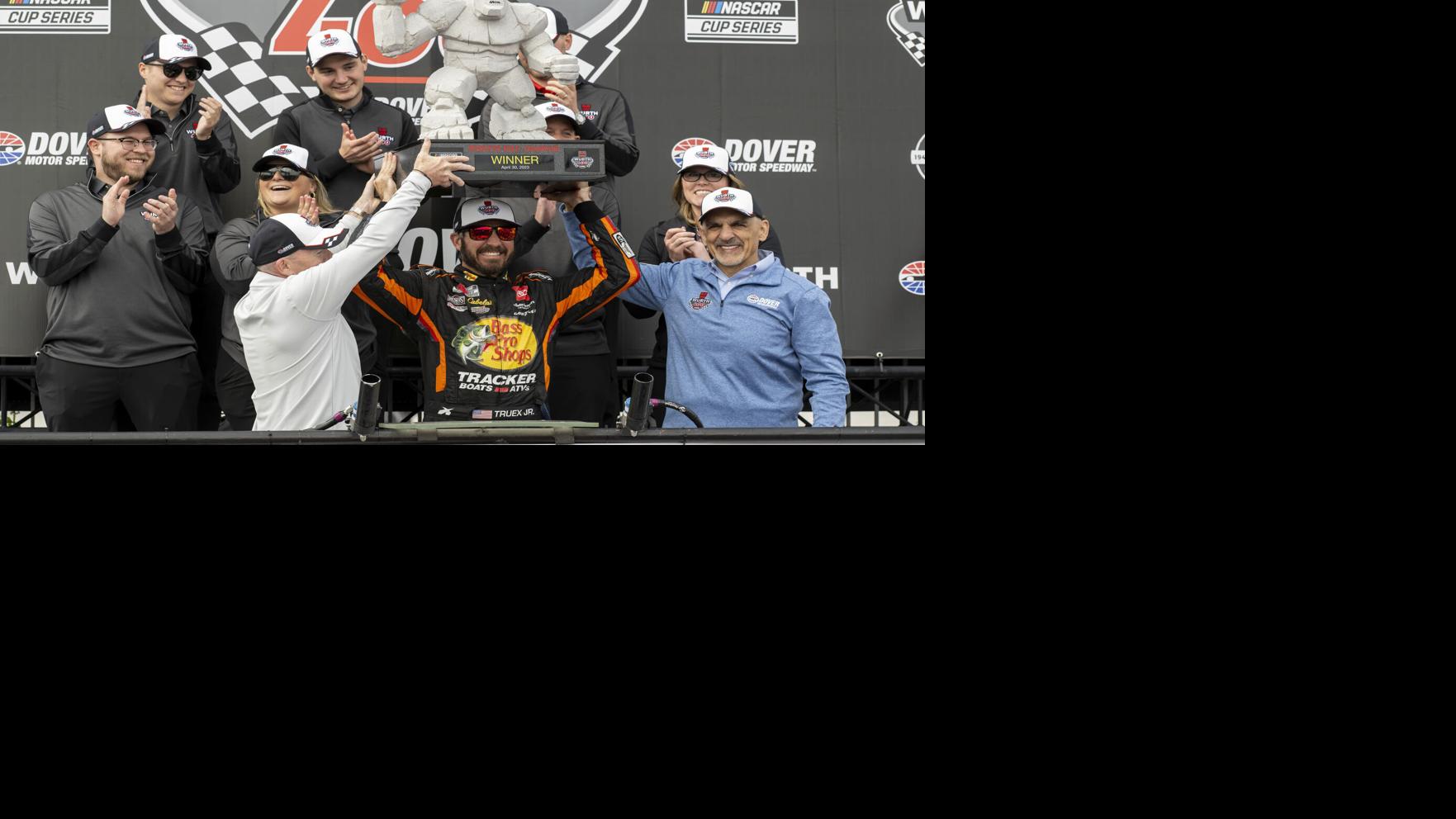 Martin Truex Jr. wins Cup Series race at Dover for 3rd time