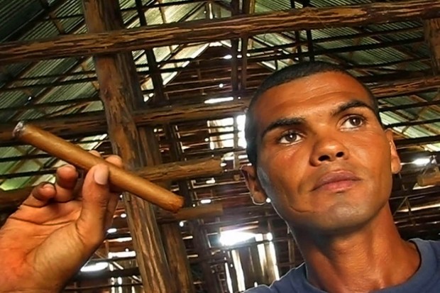 En la tierra del puro, cada vez cuesta más fumar un habano    