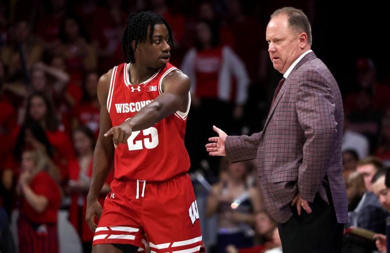 No. 1 Arizona beats No. 23 Wisconsin-p38.jpg