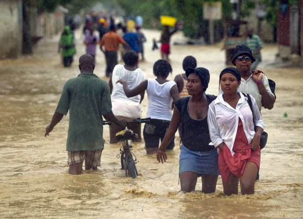 Isaac drenches Haiti, Cuba, heads for Fla.    
