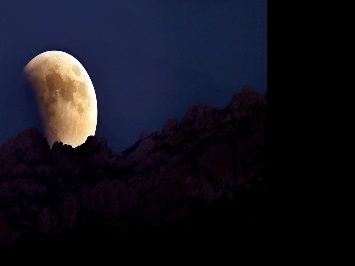 A Total Lunar Eclipse Like Tonight S Won T Be Visible In Tucson Again Until 2021 Local News Tucson Com