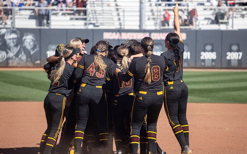 040722-tuc-spt-uasoftball-p2