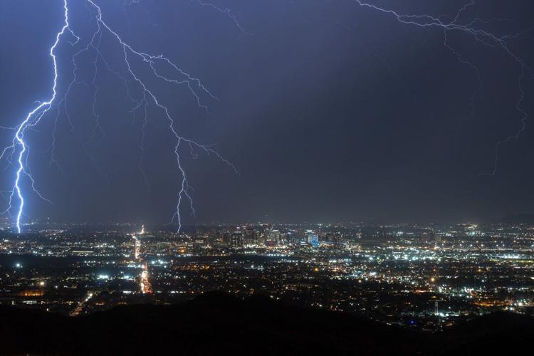 Arizona monsoon keeps storm chasers guessing