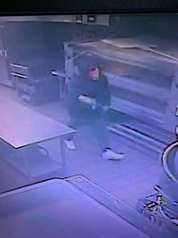 Officials looking for gunman who robbed Tucson restaurant, Tased worker