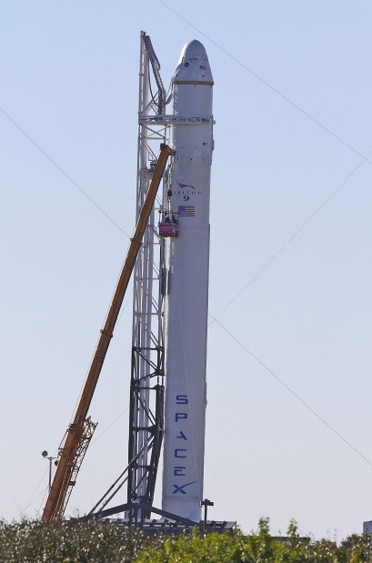 Crack in engine delays SpaceX commercial flight   