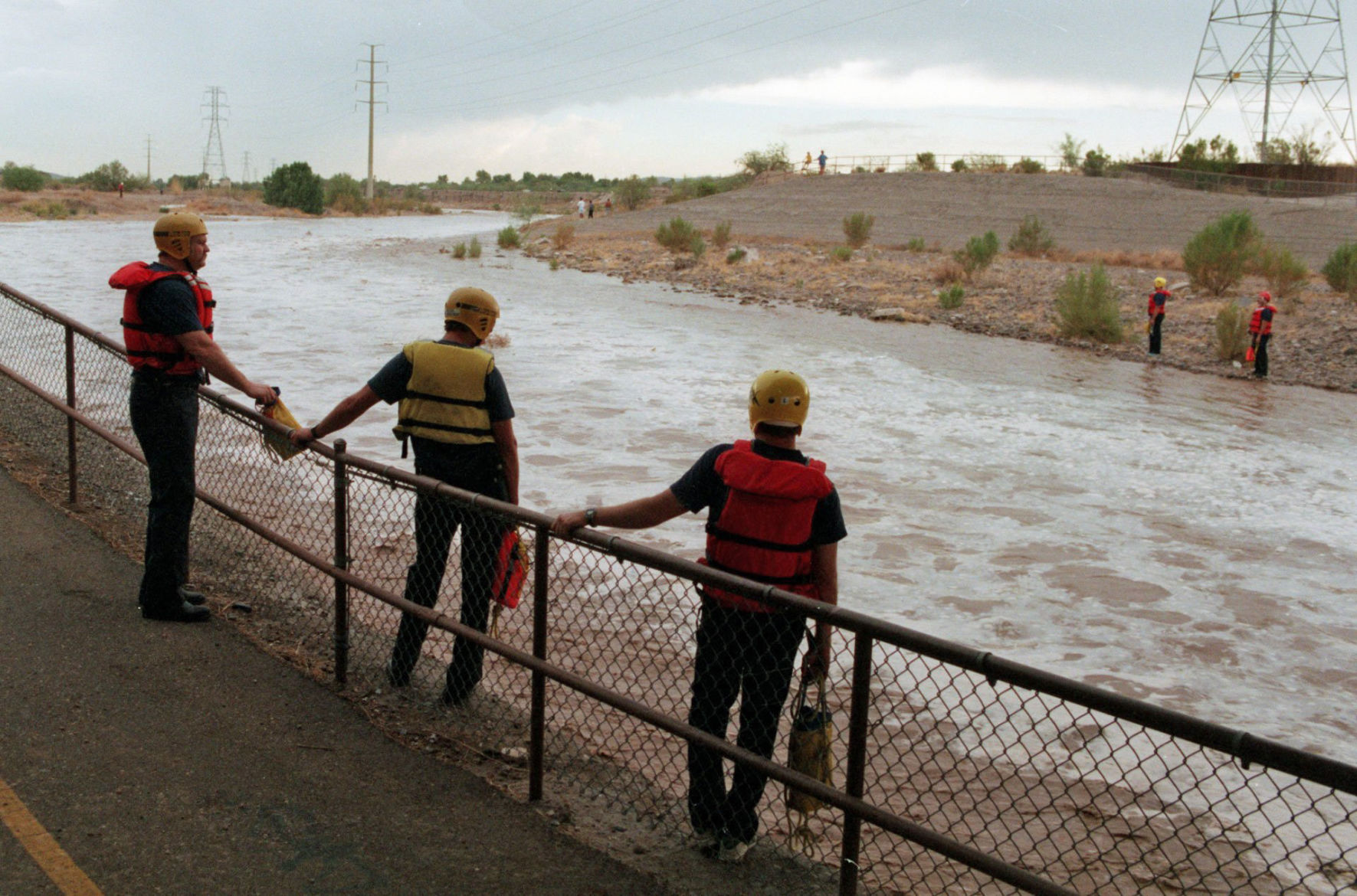 A dead portion of Tucson s Santa Cruz River will flow again