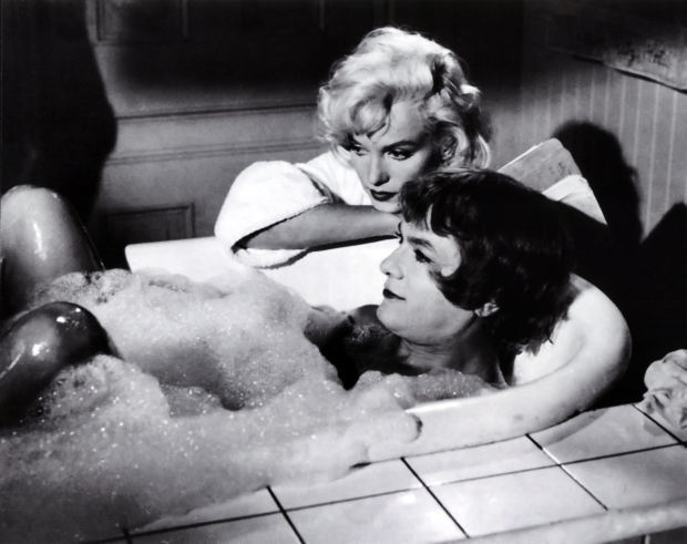 Monroe with Tony Curtis