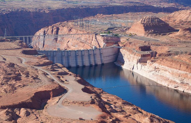 Falling water, falling visits: Arizona town faces uncertain future