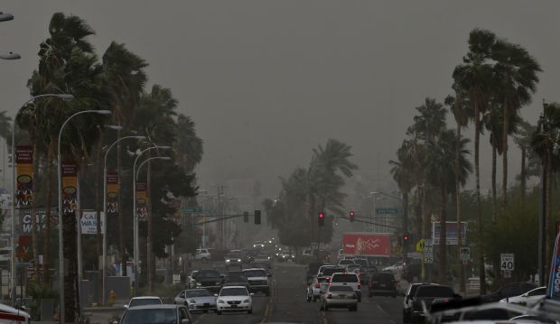 Winds move through Arizona and California