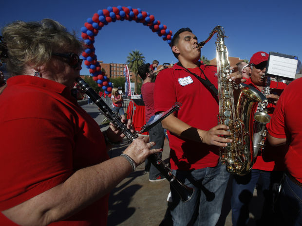 2014 UA Homecoming Parade