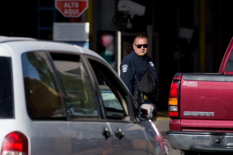Nogales, Son. border wait (LE)