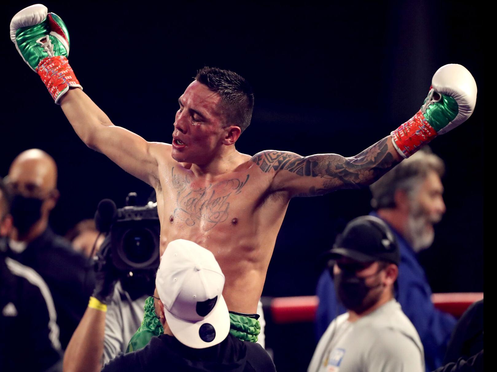 Oscar Valdez keeps WBC Super Featherweight belt with ...