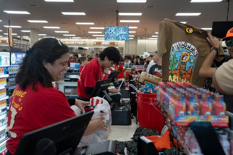 5 very Arizona things seen at the Buc-ee's grand opening