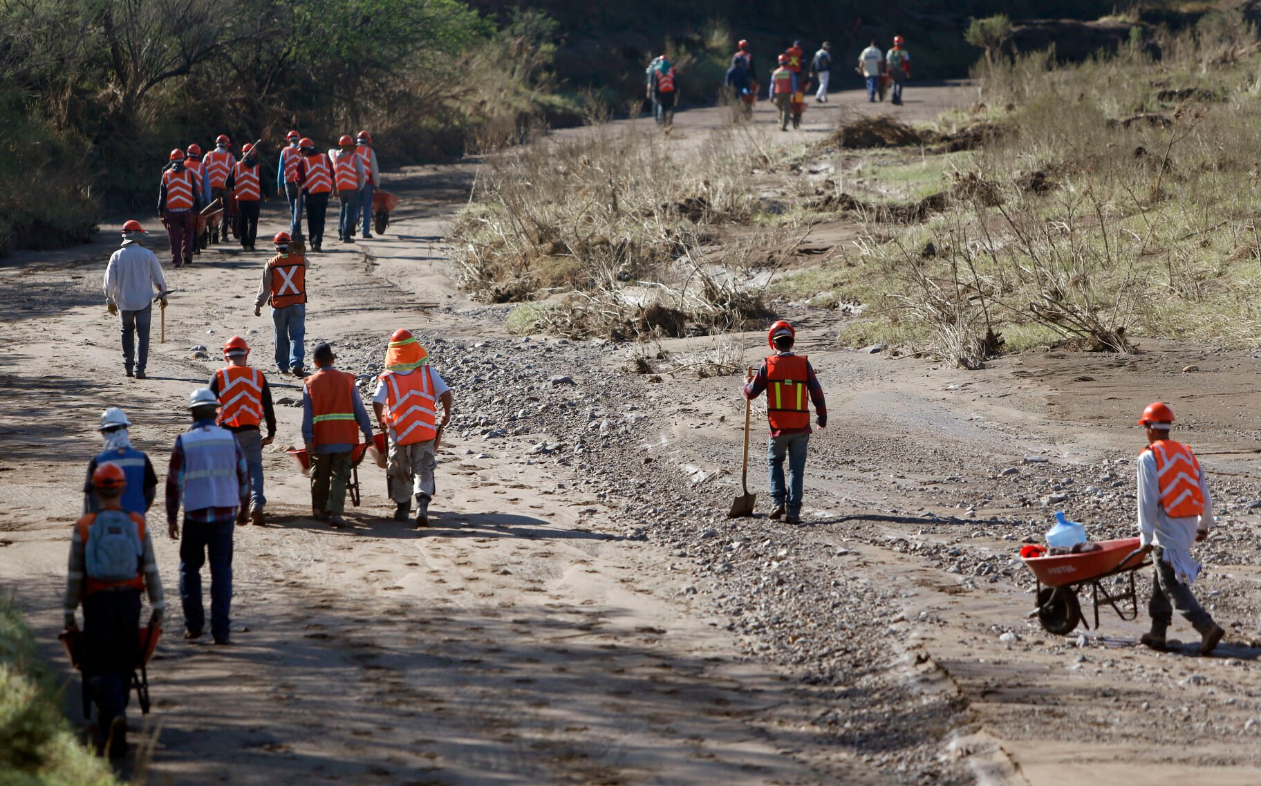 Bacanuchi River, Mexico, mine spill (LE)