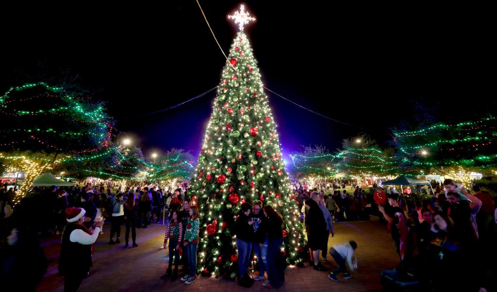 Resturants Open Christmas Day In Marana Az 2022 Where To See Holiday Lights In Tucson This Month | Thisistucson | Tucson.com
