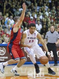 Arizona beats San Diego State 61-59 in Maui final