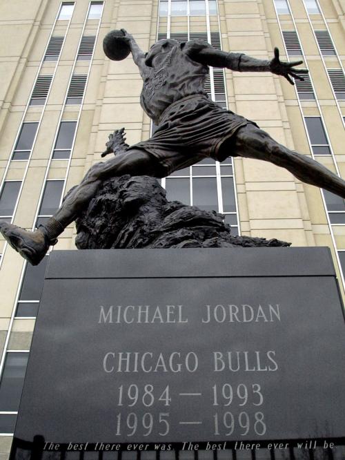Statue of Michael Jordan Will Return to the United Center