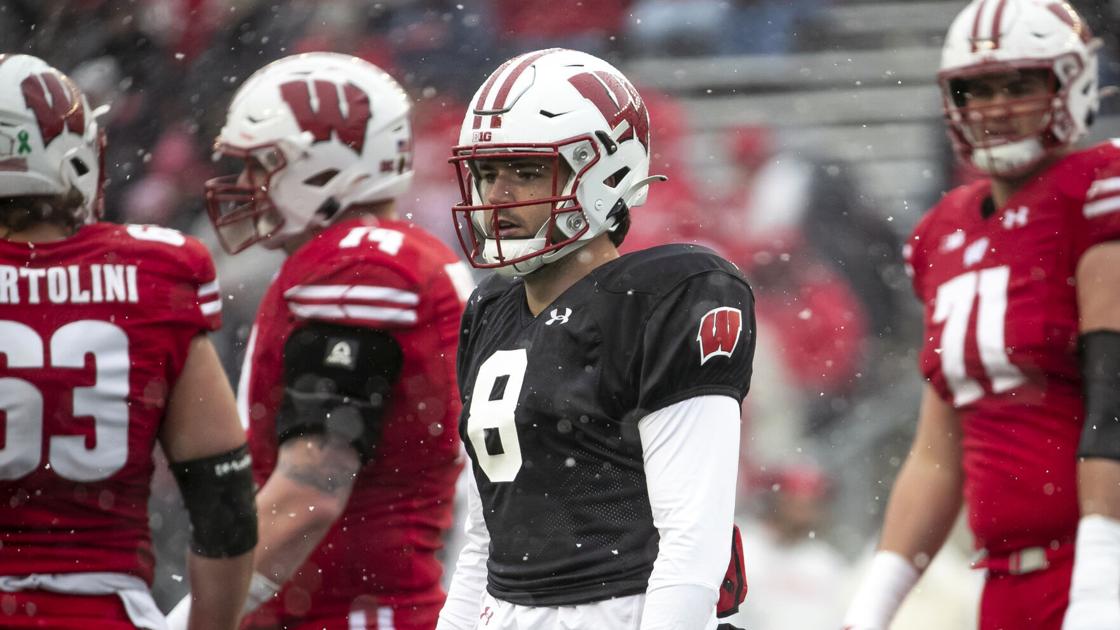 Wisconsin spends spring practice adapting to new offense