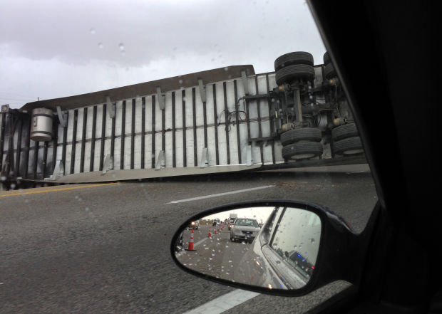 Winds move through Arizona and California