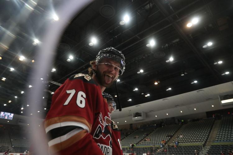 110222-tuc-spt-roadrunners-p2