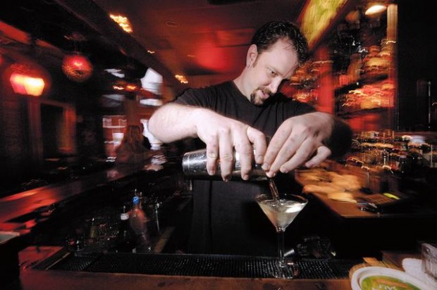 2 a.m. last call splits Tucsonans  