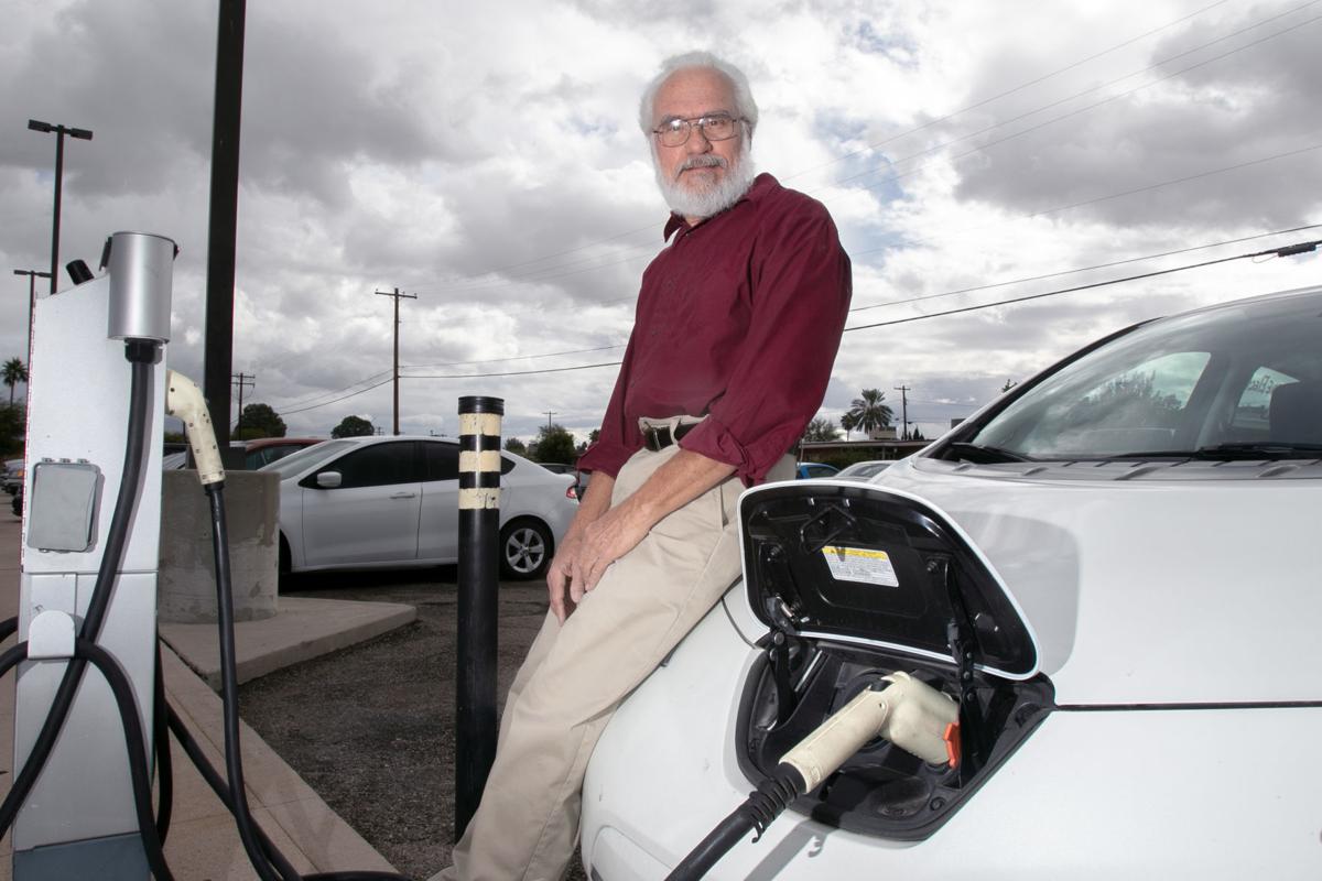 Tep Proposes New Incentives To Make Owning Electric Cars More Dave Gebert President Of Tucson Ev Ociation Charges His Nissan Leaf At Bookmans Midtown Entertainment Exchange