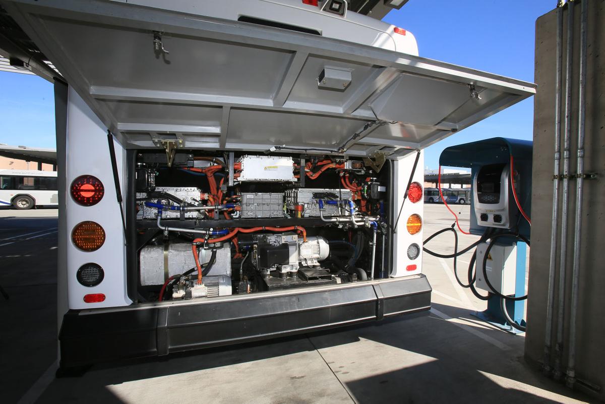 Sun Tran Testing 2 Electric Buses Local News Tucson An Electric Bus Uses Direct Drive Motors Mounted Behind The Two Rear Wheels And About 60 Battery Modules Disbursed Throughout