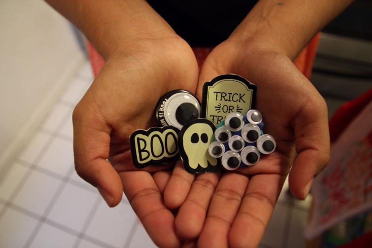 Halloween decor: Stickers