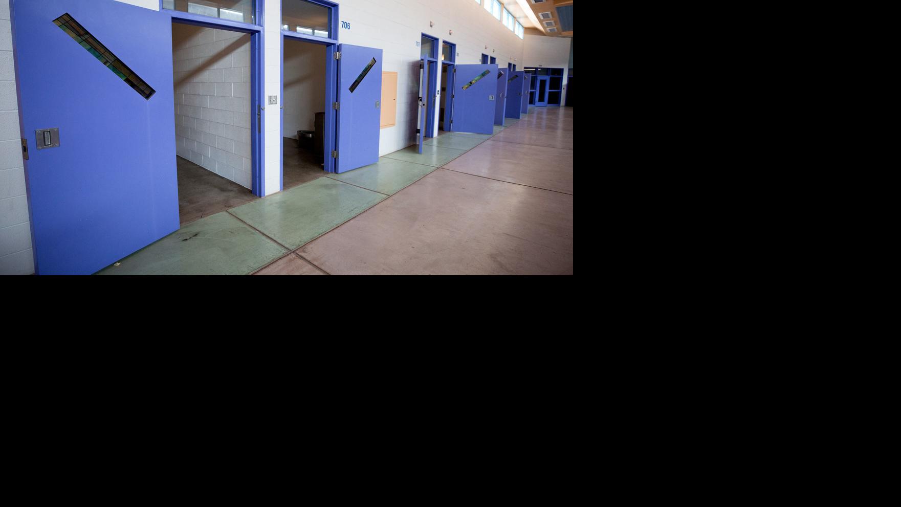Supervisors approve deal to put migrant families in juvenile detention  center