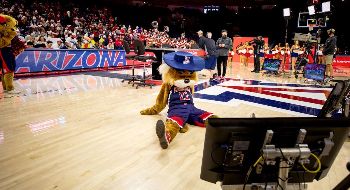 Top signs and moments from ESPN's College GameDay in Tucson Arizona