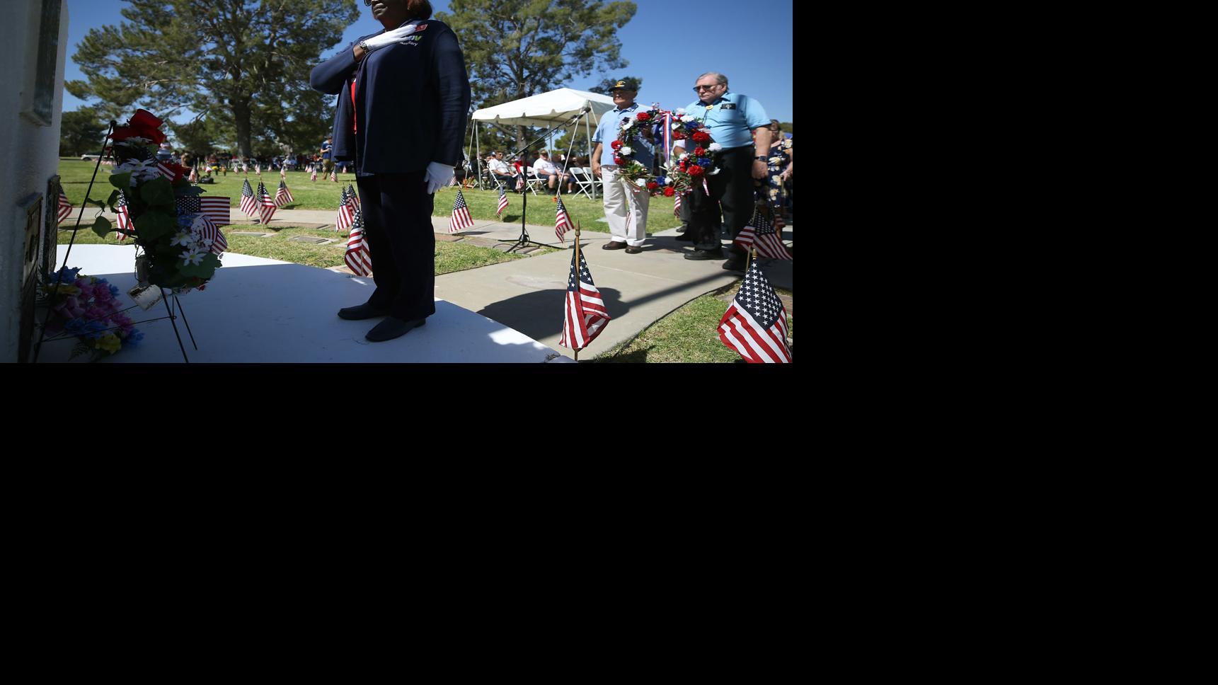 Photos Tucson Memorial Day ceremony honors those who died serving US