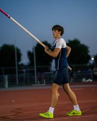 Arizona teen's 18-foot vault makes state history, ties national sophomore record