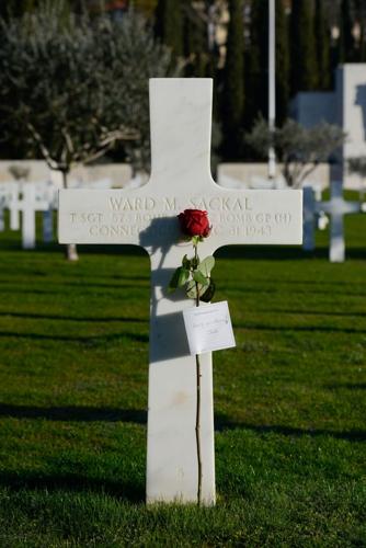 Sackal grave with flower
