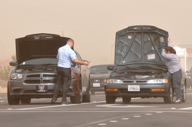 Winds move through Arizona and California