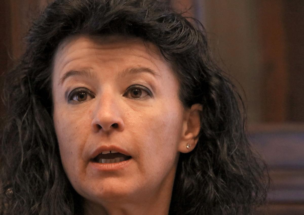 Should failing students be held back? schools