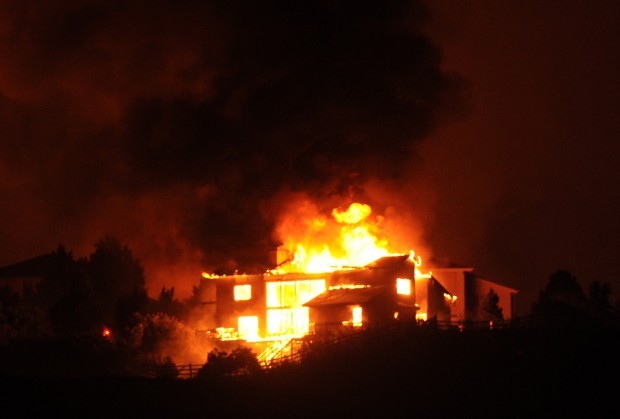 Colorado wildfires forces thousands to flee