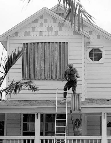 Fay aims at Keys; tourists warned  