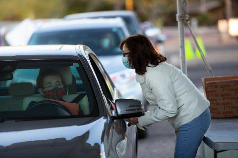 Simulacro de vacunación desde el auto
