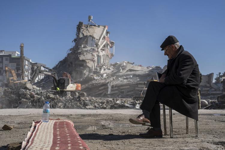 Turkey Quake Japan Shared Tragedy